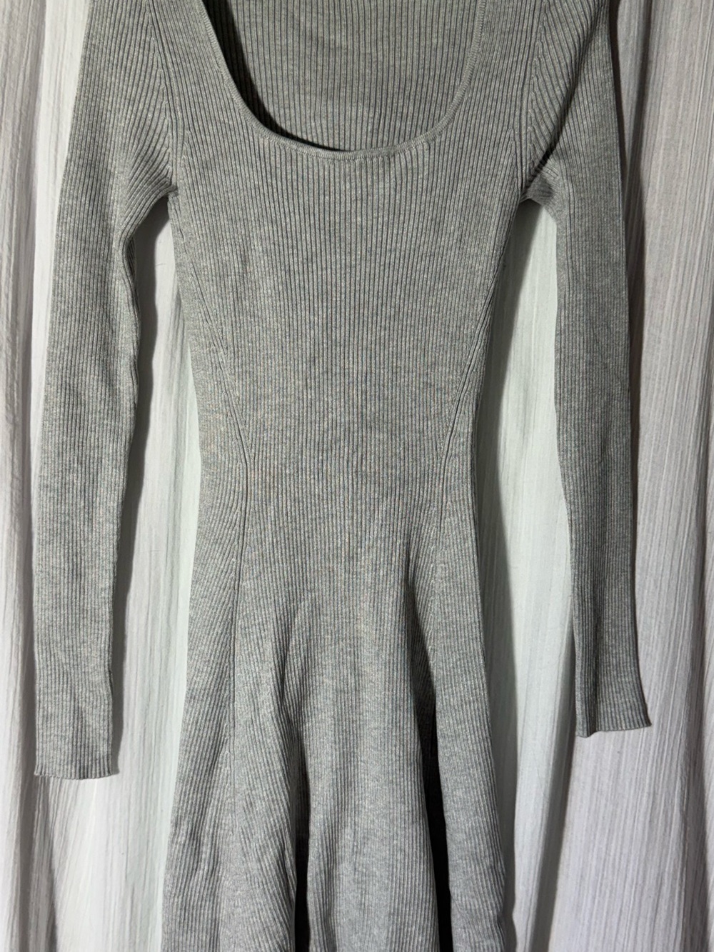 Olive & Oak Light Gray Ribbed Scoop Neck Long Sleeve Dress